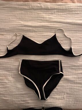 Ribbed Black and white bikini